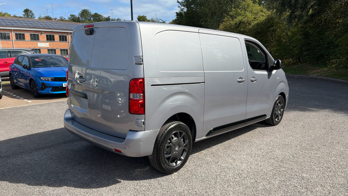 Vauxhall Vivaro L1 Diesel 1.5 Turbo D 120 Pro H1 Van - Image 10